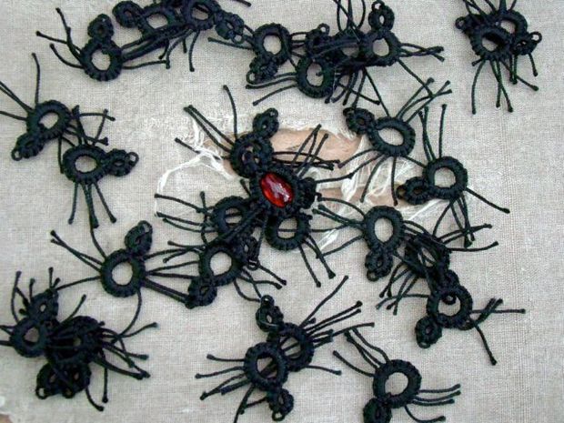 Halloween Party Decorations Ideas - knitted spiders